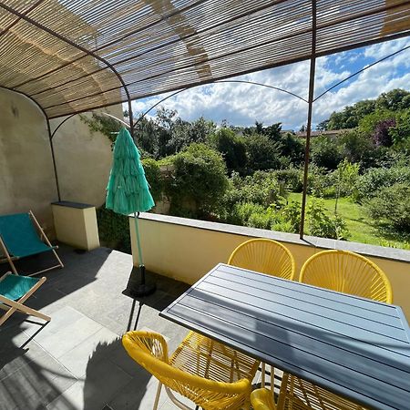 Gite Avec Terrasse Saint-Saturnin  Esterno foto